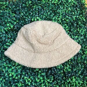 Teddy bucket hat
